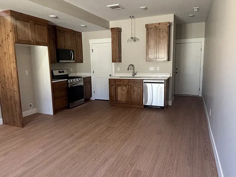 2400 Virlow St — Photo 5
