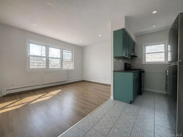 1726 Plainview Ave, Far Rockaway, NY 11691