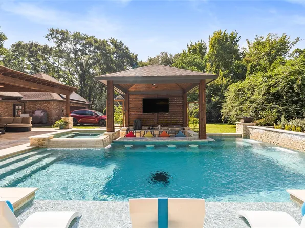 10 Holly Tree Ln, Spring, TX 77373