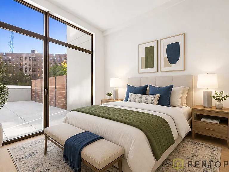 960 Franklin Ave #521 — Photo 4