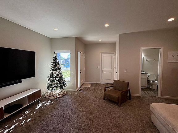 5th image of 2944 Kings Corner Dr