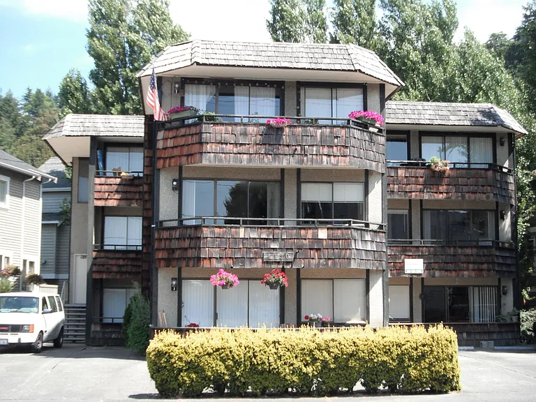 4150 Beach Dr SW — Photo 1