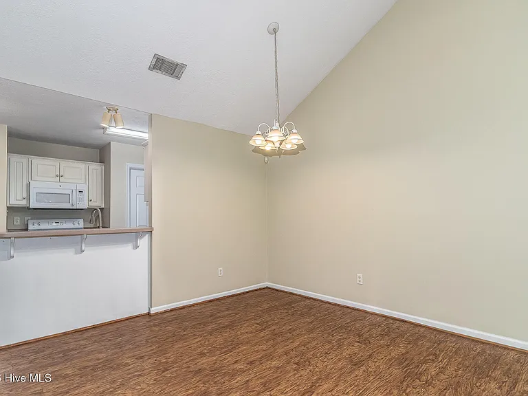 456 Northrop Pl — Photo 3