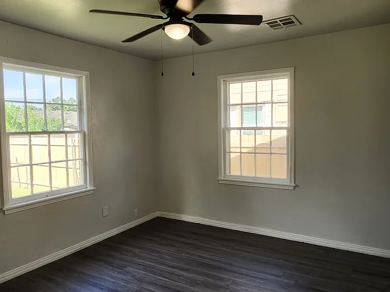 1833 Westchester Dr — Photo 6