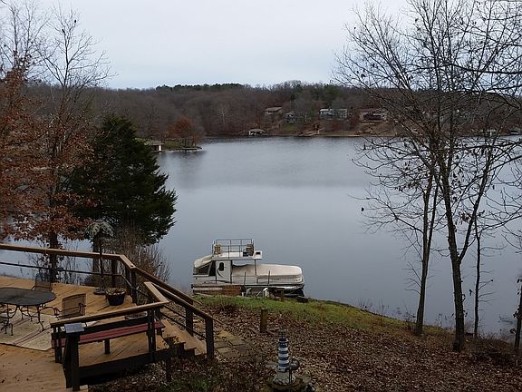 3rd image of 137 Kinross Dr