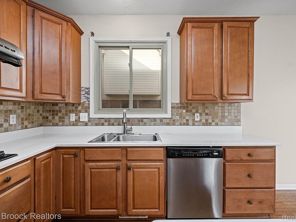 41605 Burroughs Ave, photo 16