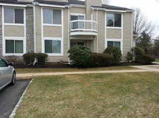 33 Chatham Sq, Parlin, NJ 08859