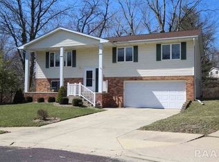 1645 W Devereux Dr, Peoria, IL