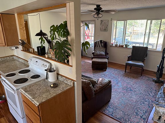 5th image of 353 Wildflower Dr