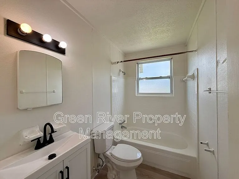 1161 W 5th St — Photo 21