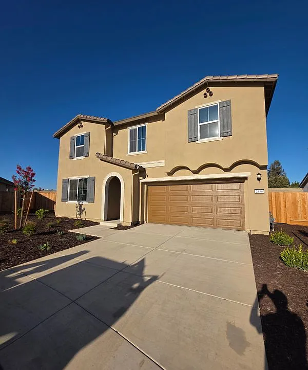 2386 Satin Leaf Ct