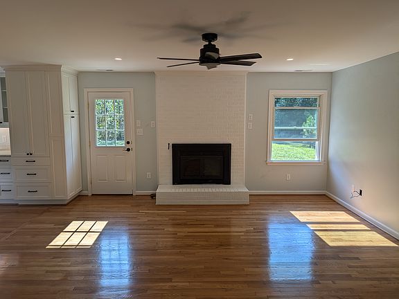 Propane gas fireplace