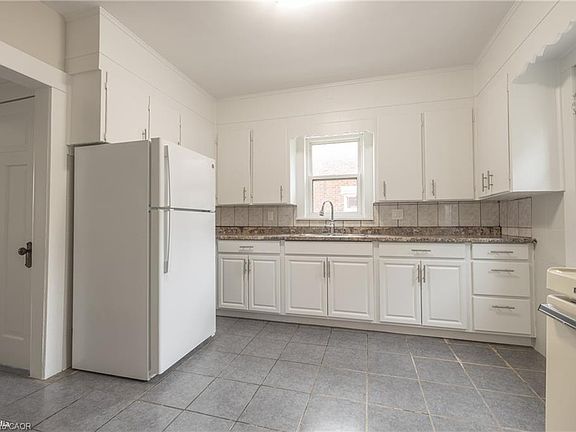 4th image of 177 Regina St N