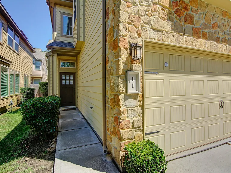 11 Cheswood Manor Ct — Photo 4