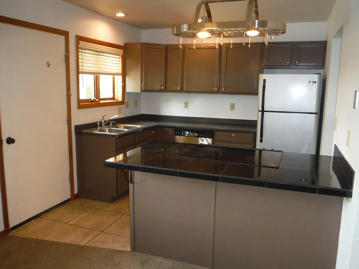 Building Photo - 210 S 15th Ave #24