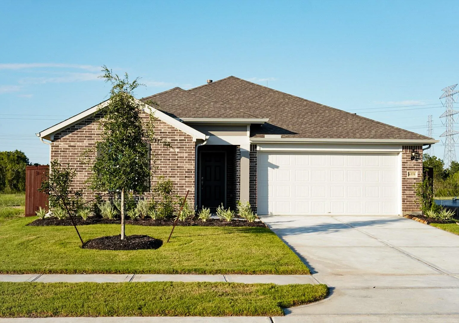4 bed, 2.0 bath, 1962 sqft, $2,600 — Photo 1