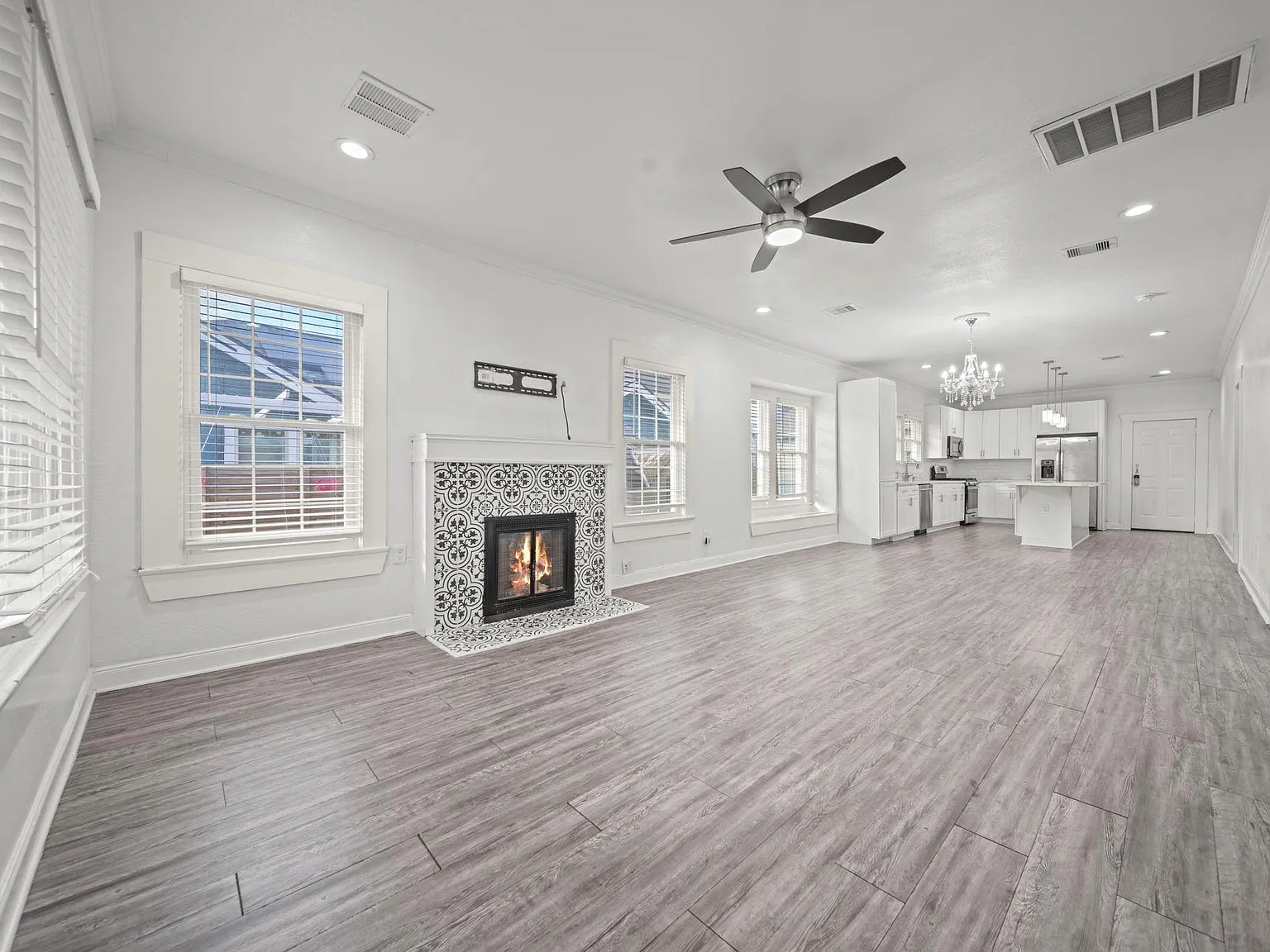 3 bed, 2.0 bath, 1650 sqft, $2,800 — Photo 2