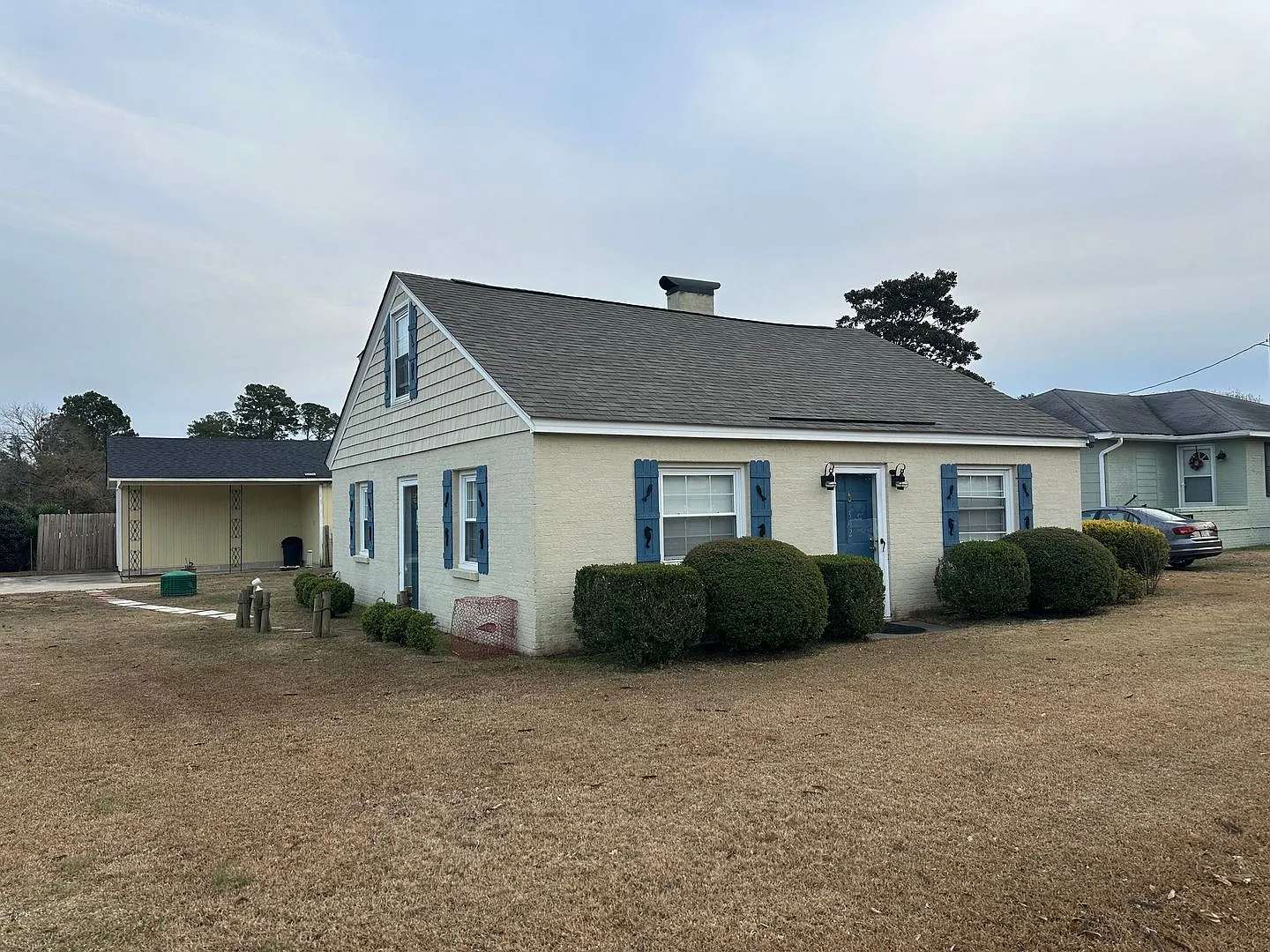 Updated 2 Bed 1 Bath Duplex — Photo 4