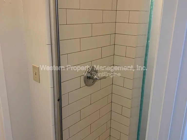 246 Center Ave — Photo 6