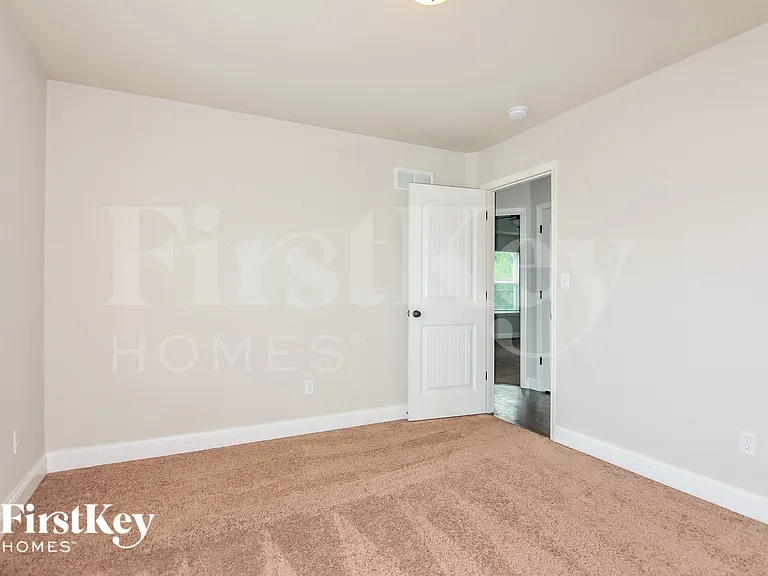 1811 Barclay Trail Dr — Photo 12