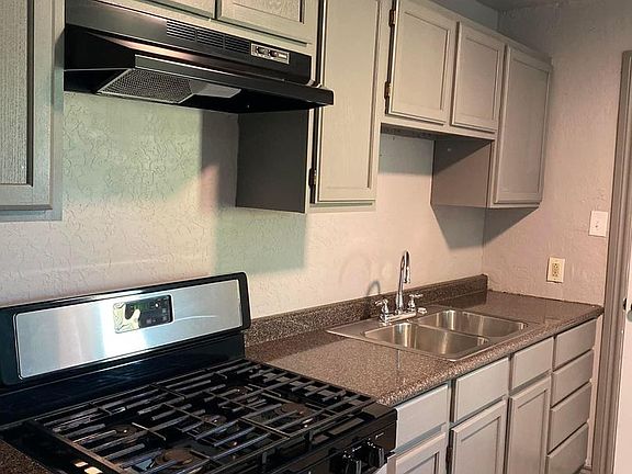 3rd image of 2308 NW 19th St
