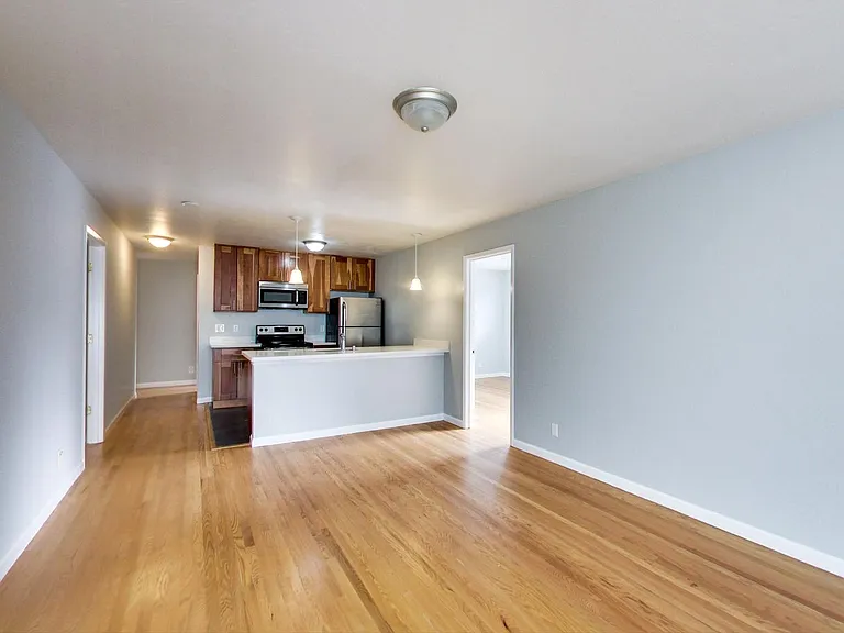 205 Collins St #4 — Photo 4