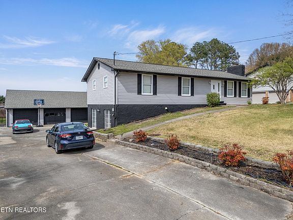 2nd image of 3713 Fairfield Dr