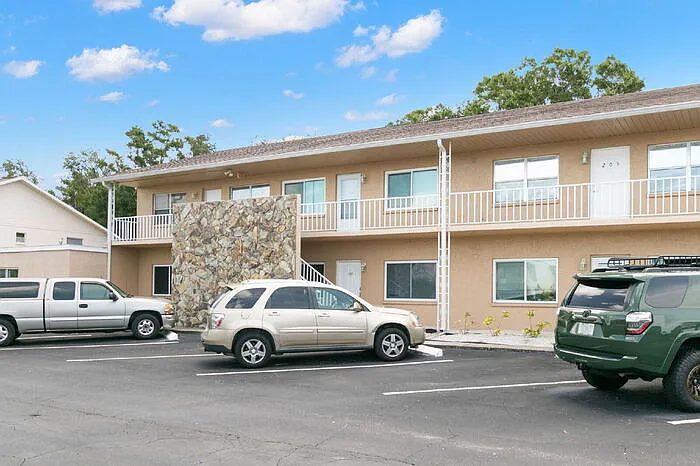 2 bed, 2.0 bath, 880 sqft, $1,800 — Photo 3