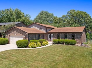 819 Spring Cove Dr, Schaumburg, IL 60193