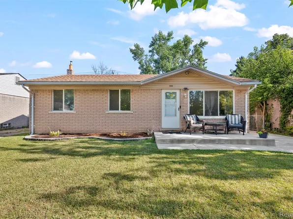 21631 Laurel St, Clinton Township, MI 48035