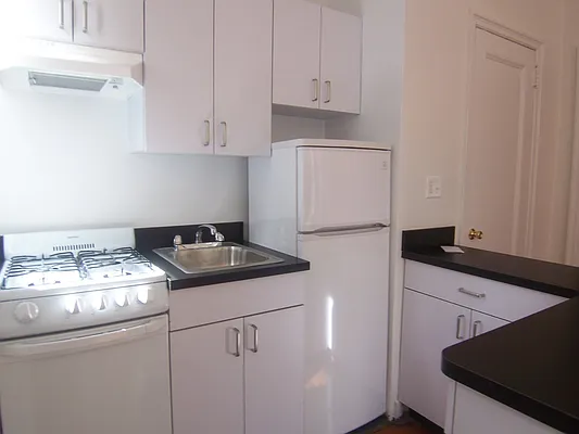 Rented by City Connections Realty | media 2