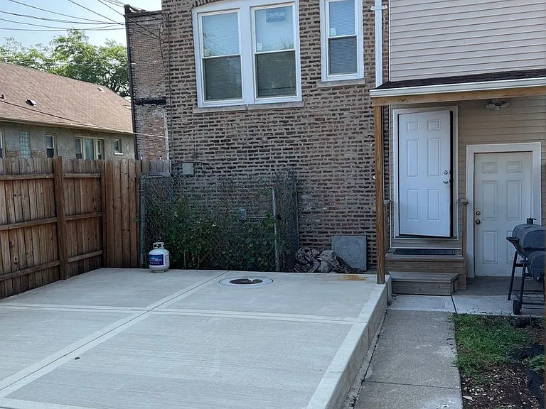 2102 S Central Park Ave — Photo 8