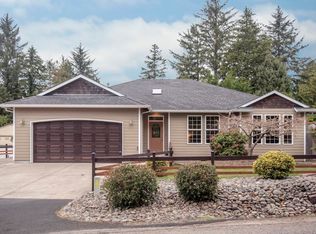 733 E Collins St, Depoe Bay, OR 97341