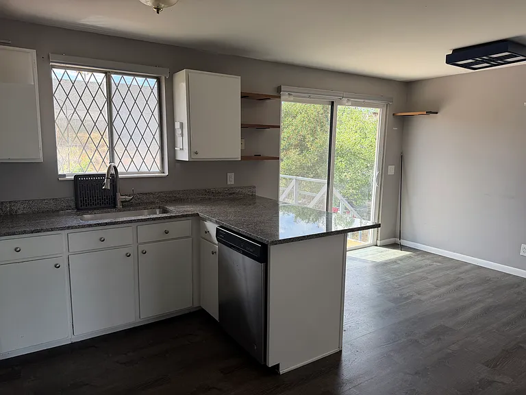 S Edgeware Ln — Photo 5