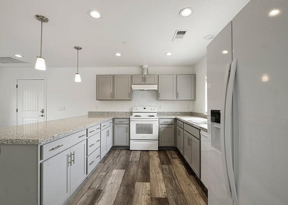 1st image of 552 Hathway Ave
