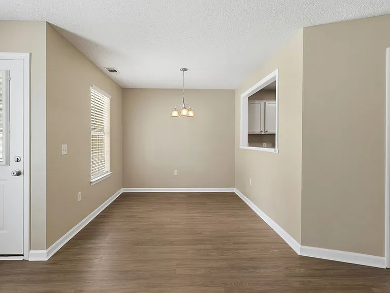 1014 Towne Park Dr — Photo 9