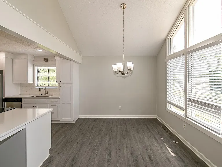 3941 Kensington Dr — Photo 9