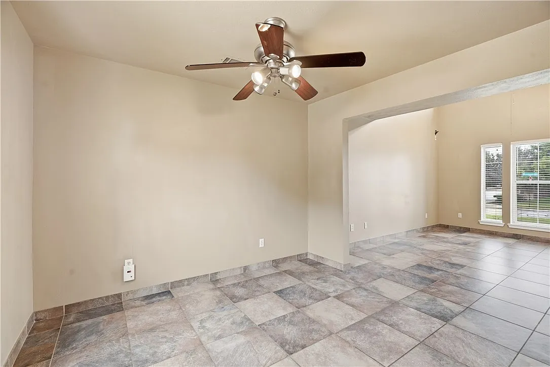 4 bed, 3.5 bath, 1718 sqft, $1,995 — Photo 4