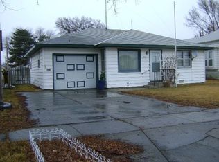 216 W 9th St, Cozad, NE 69130