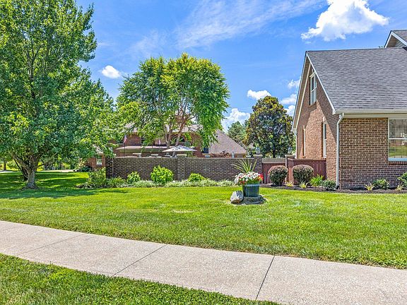 3rd image of 107 Whispering Woods Dr