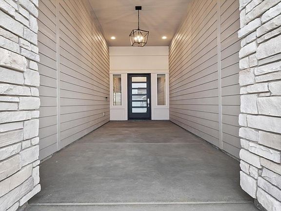 3rd image of 1010 E Tucman St