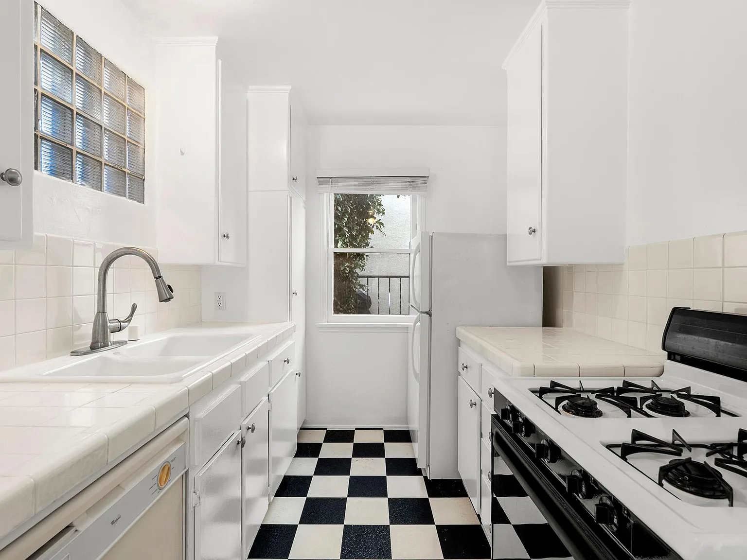 1 bed, 800 sqft, $2,995 — Photo 4