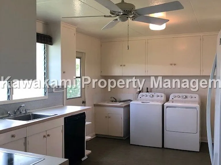 5537 Haleola St — Photo 9