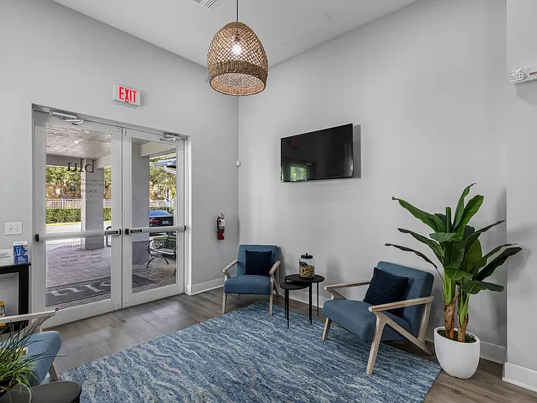 Blu on Marina Boulevard — Photo 18