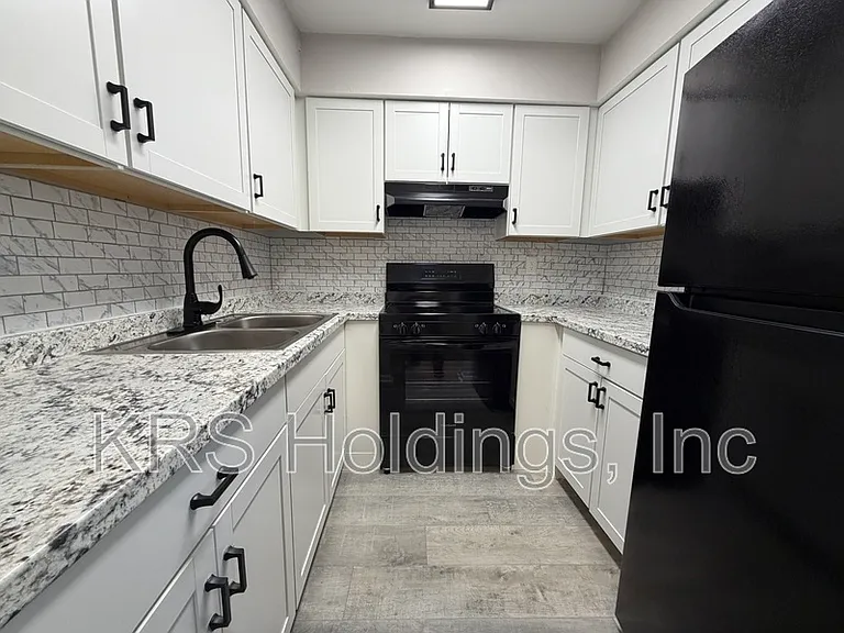 5537 Iowa Ave #D — Photo 6