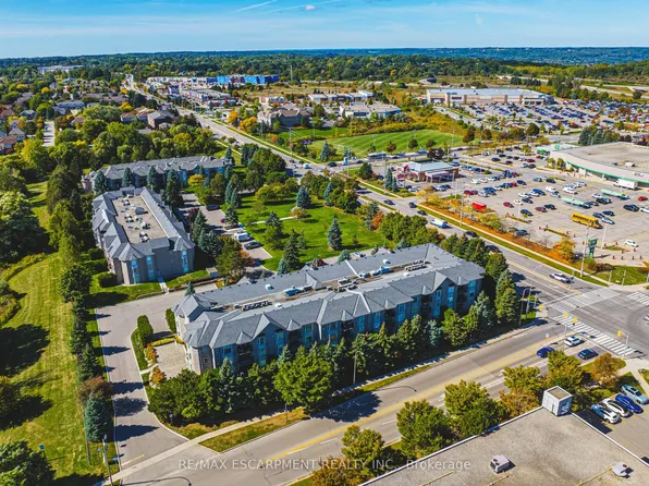 990 Golf Links Rd #308, Hamilton, ON L9K 1J8