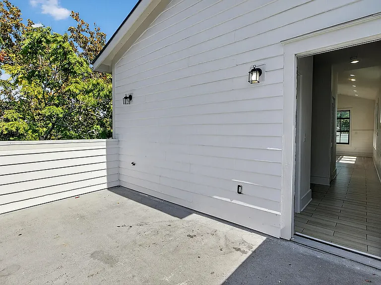 24 Line St — Photo 33