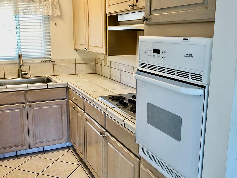 1st image of 1699 Ontario Dr APT 8