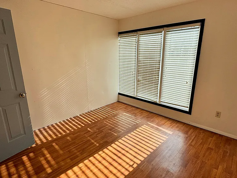 1870 Hart St #8 — Photo 6