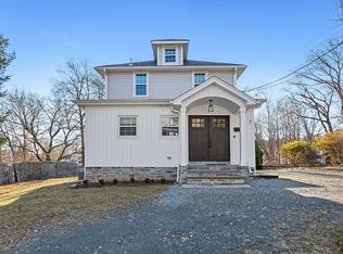 17 Lakeview Ave, Park Ridge, NJ 07656